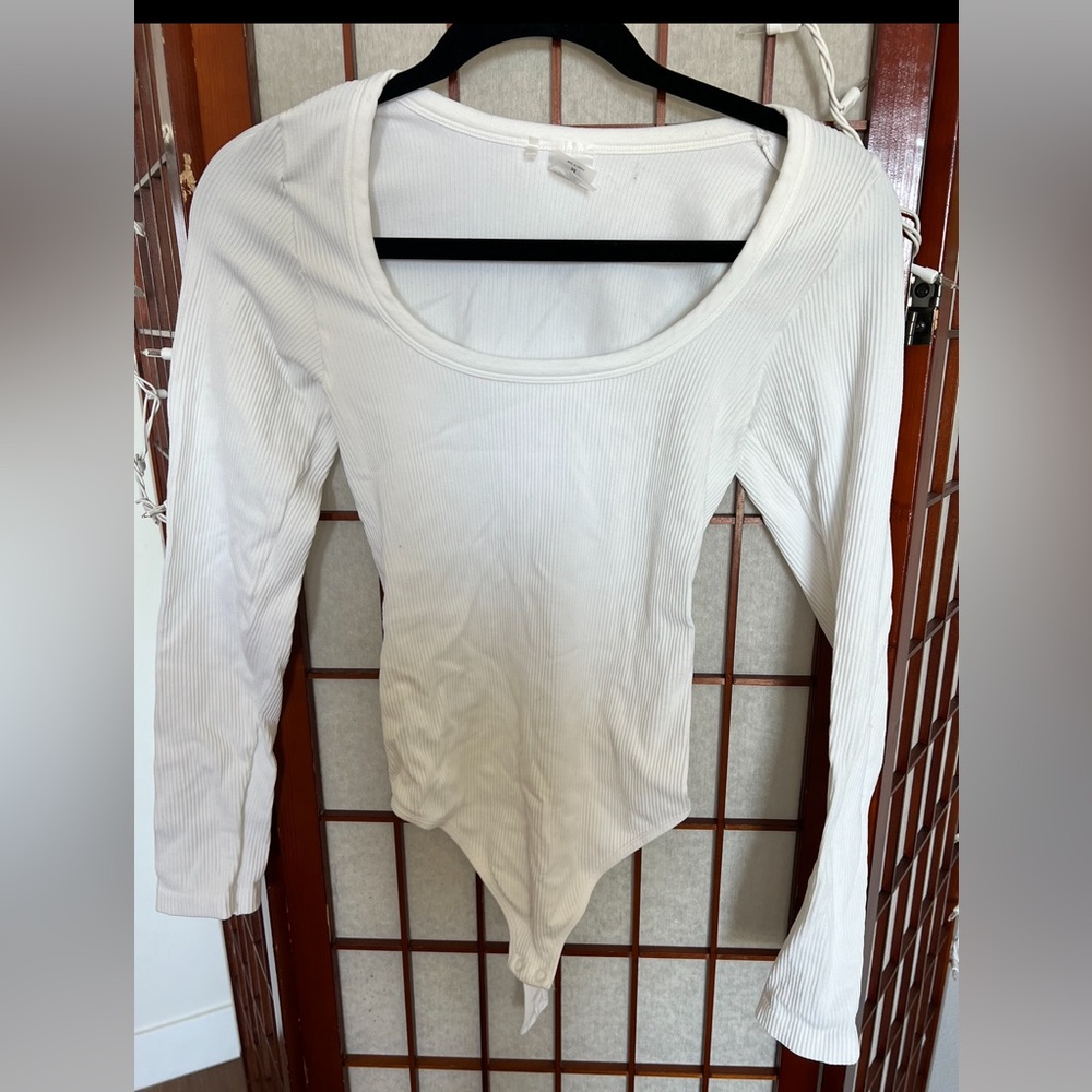 Aritzia Sinchseamless long sleeve bodysuit